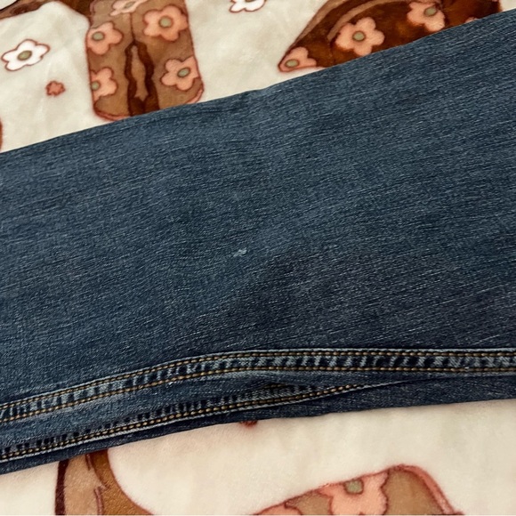 Men’s Wrangler Slim Straight Jeans - Picture 3 of 9